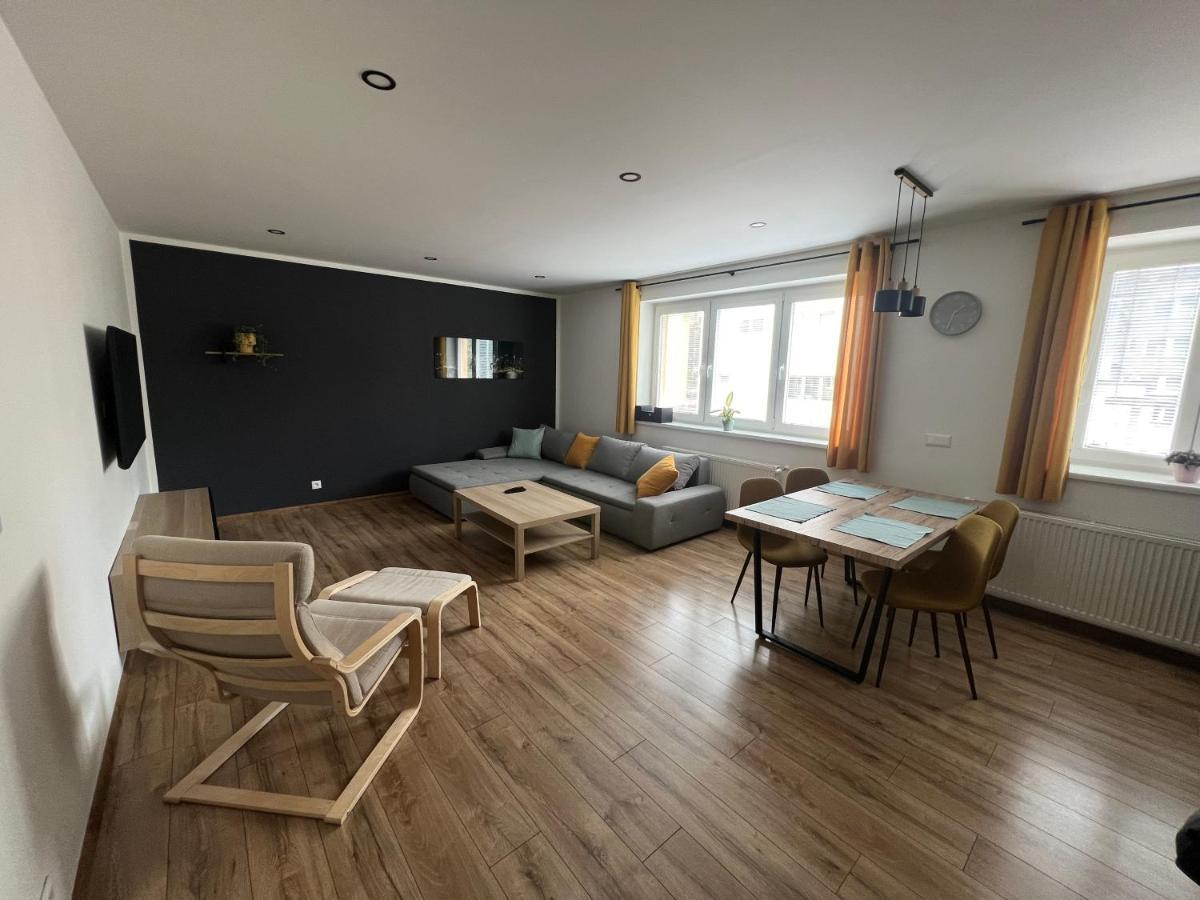 Elegantny Byt V Srdci Mesta Trencin Luaran gambar