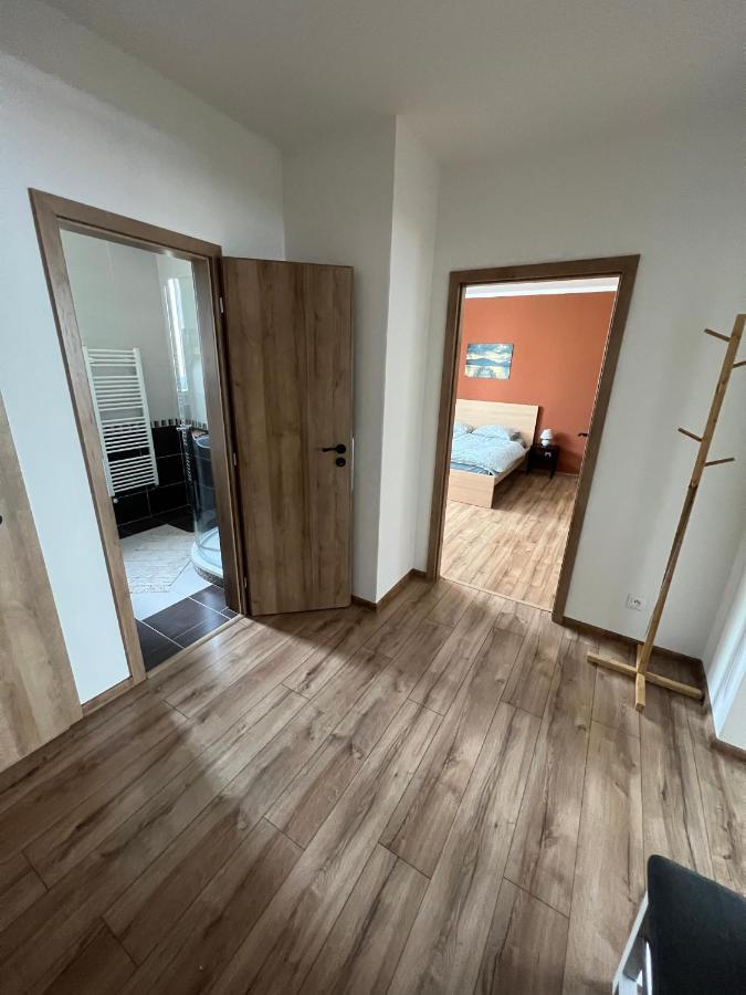 Elegantny Byt V Srdci Mesta Trencin Luaran gambar