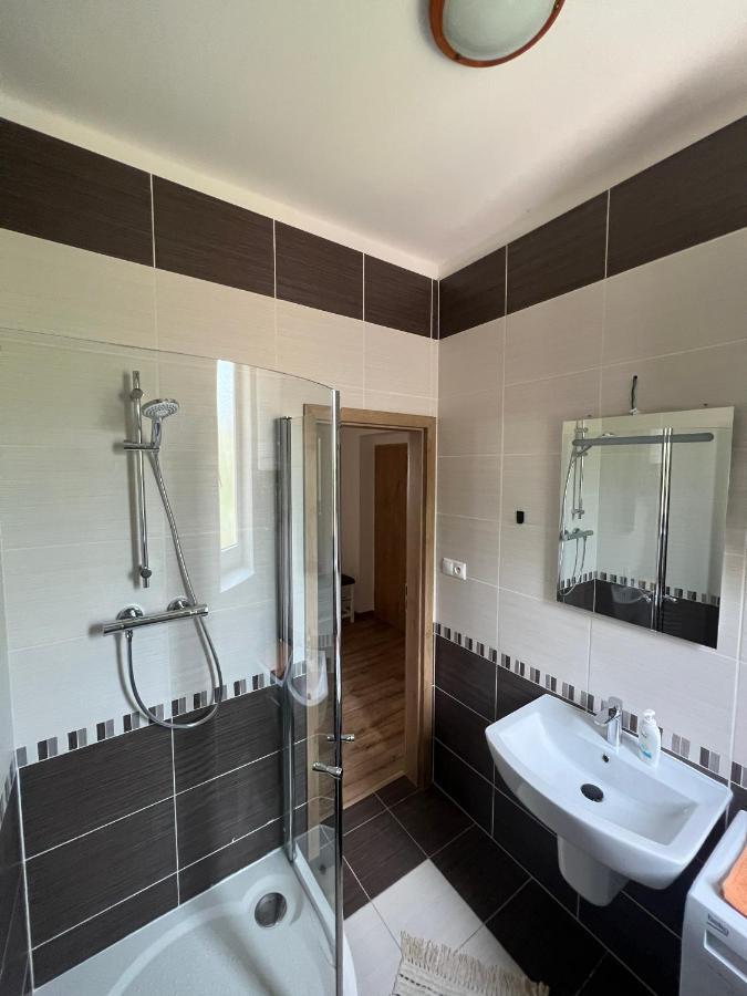 Elegantny Byt V Srdci Mesta Trencin Luaran gambar